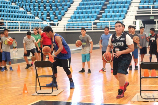 Durante dos semanas los jóvenes aprenderán el deporte ráfaga en el Lobo Dome.