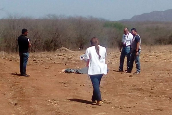 Encuentra a hombre ultimado a balazos en Las Aguamitas