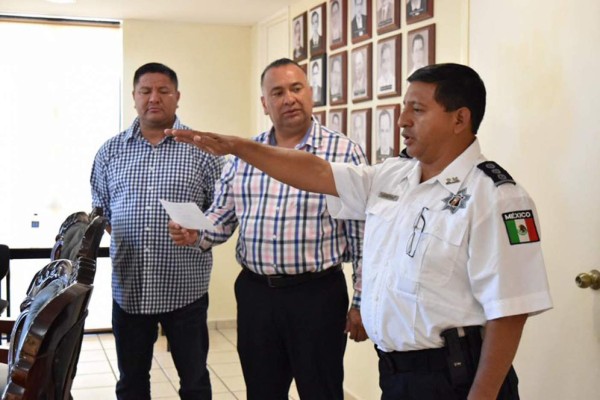 Privan de la libertad a jefe policiaco en Elota; grupo armado se lo lleva junto con escolta