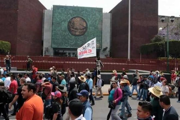 Amaga AMLO con dejar reforma educativa como la de EPN, si CNTE no cede
