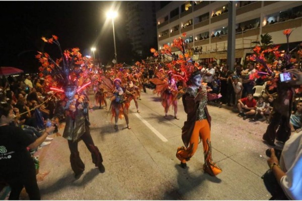 Otoño, comparsa ganadora del Carnaval de Mazatlán.