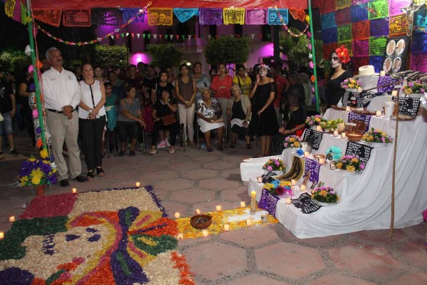Entre las actividades se presentó un altar para honrar la memoria del ex Alcalde Trinidad Rodríguez.