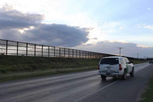 Agente fronterizo estadounidense es baleado desde el lado mexicano