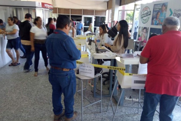 En Unidad Administrativa de Mazatlán no respetan a Susana Distancia