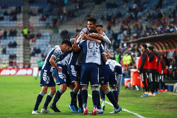 $!Roberto de la Rosa y Jugadores del Pachuca en festejo de gol, durante el juego a puerta cerrada de la jornada 12 del torneo Guard1anes Clausura 2021 de la Liga MX, entre Tuzos del Pachuca y Tigres de la UANL, celebrado en el estadio Hidalgo.