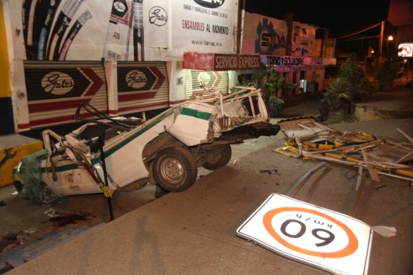 En Mazatlán, conductor de camioneta choca contra auriga en la Colosio, fallecen el conductor y su pasajera