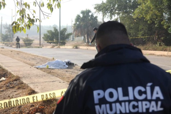 En Mazatlán, auto 'fantasma' atropella a mujer y muere