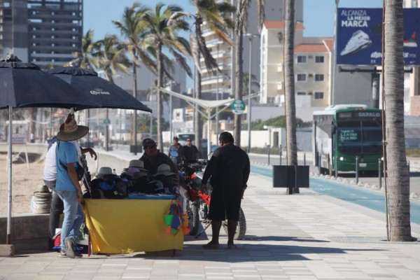 Vendedores ambulantes se reinstalan en la Avenida del Mar