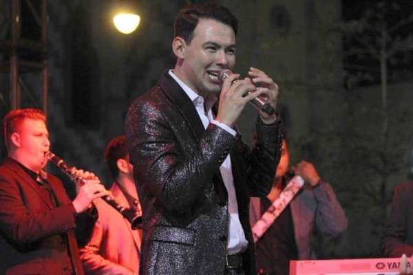 Canta ‘El Yaki’ para Mazatlán