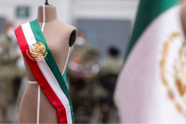 $!Fotos: así se confeccionó la banda presidencial que Sheinbaum usará en su primer Grito de Independencia