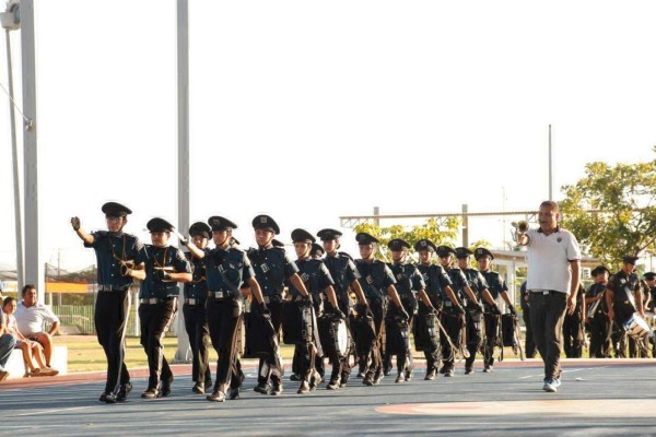 En bandas de guerra participaron 20 escuadrones.
