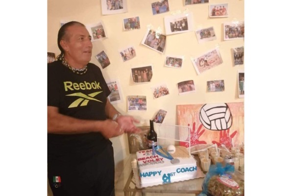 Salvador González Arreola, feliz en su festejo de cumpleaños.