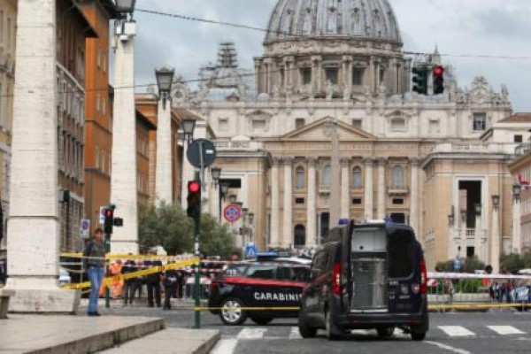Por amenaza de bomba, evacuan alrededores de El Vaticano