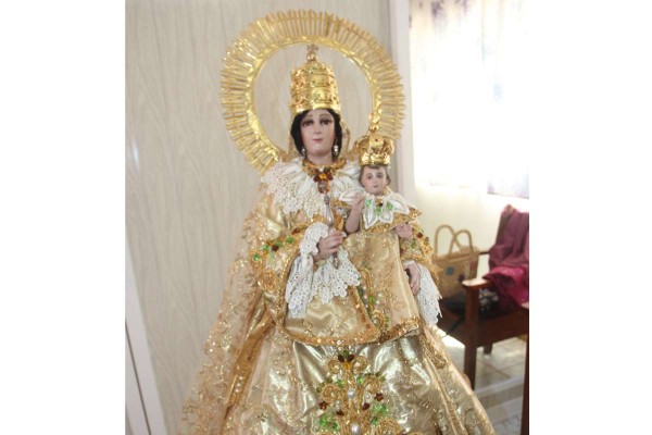 Ofrendan su peregrinar a la Virgen de Loreto