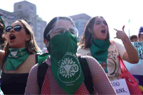$!Marchan en la CDMX por la despenalización y legalización del aborto