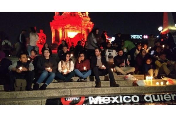 Ciudadanos marchan contra la Ley de Seguridad; '¡México no es cuartel, fuera Ejército de él!'
