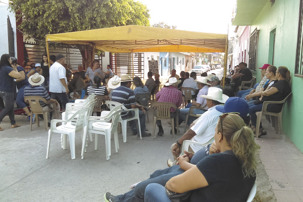 Los familiares y amigos despidieron a Luis Alberto, uno de los maestros asesinados el jueves.