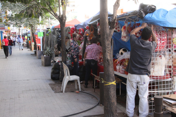 Acusan que Ayuntamientos incentivan el comercio informal a través de permisos de piso