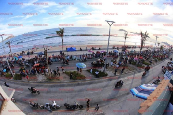 La Legendaria Semana de la Moto 2019 hace vibrar el Malecón con su tradicional desfile
