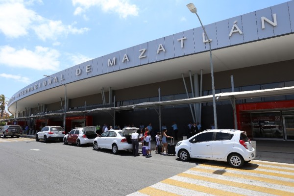 Pese a ser temporada baja, aeropuerto de Mazatlán continúa incrementando movimiento de pasajeros