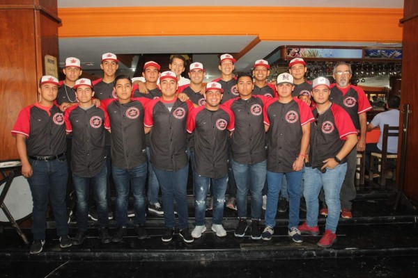 El seleccionado necesita ir con el equipo completo.