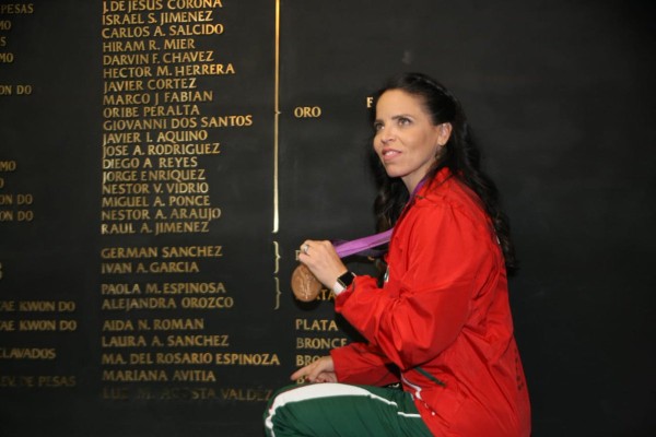 Luz Mercedes Acosta se cuelga la medalla olímpica seis años después
