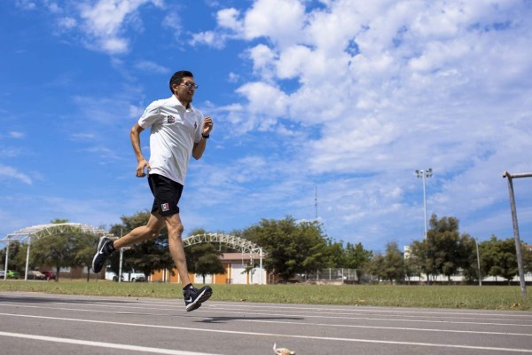 Jorge Benjamín González Sauceda competirá en los 400 metros planos y en salto de longitud.