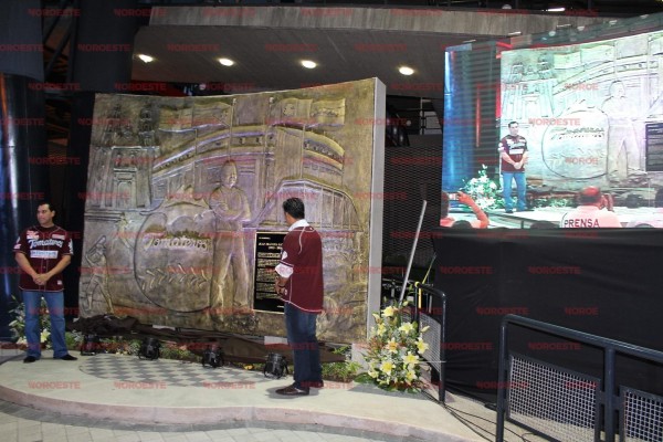 El muro conmemorativo fue inaugurado en una emotiva ceremonia.