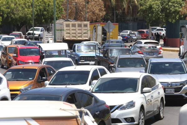 En Mazatlán autoridades ponen en marcha programa de reencarpetado... en horas de mayor tráfico