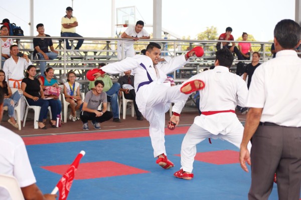 Grandes duelos se viven en la Copa Regional Noroeste de Karate Do