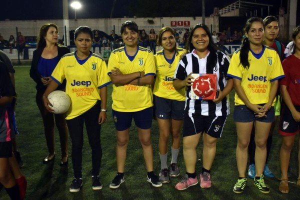 Club de Cuervos vuela alto en el Futbol Uruguayo Femenil de Caja Popular Rosario