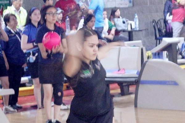 Norma Alicia Romero se colgó la medalla de bronce en el inicio del boliche en la Olimpiada Nacional.