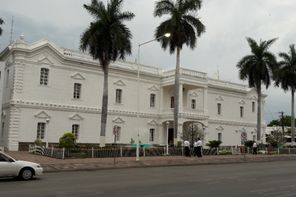 Encienden cuatro municipios de Sinaloa alertas por deudas