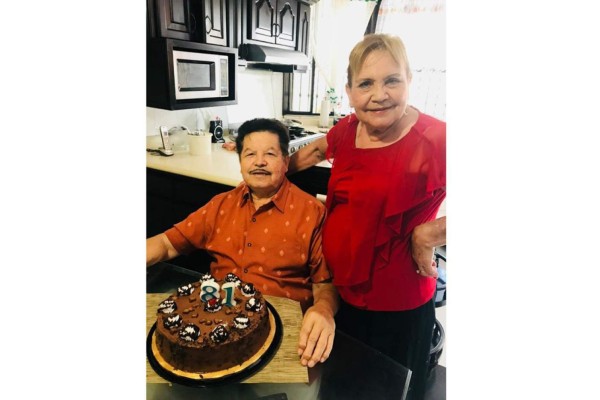 La familia Gutiérrez Sandoval con tres motivos para celebrar