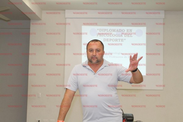 Jesús Almada Bravo es el encargado de impartir el diplomado.