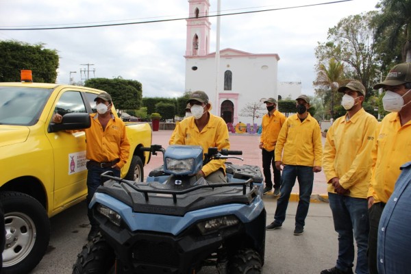 Entregan vehículos para el combate de incendios forestales en Badiraguato