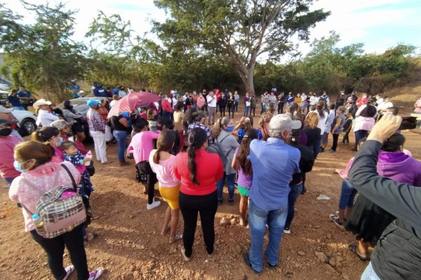 En Mazatlán, inicia construcción de casas para desplazados por violencia