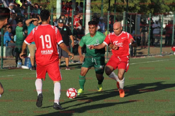 Villa Unión-Covec se corona en partidazo de la final de Copa de la Superveteranos