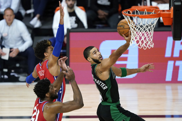 Jayson Tatum fue clave para la victoria de los Celtics de Boston. (Twitter @ESPNStatsInfo)