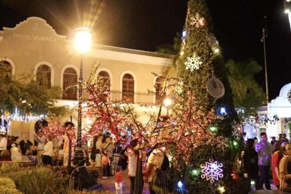 Llega el espíritu navideño a la Plazuela Machado de Mazatlán