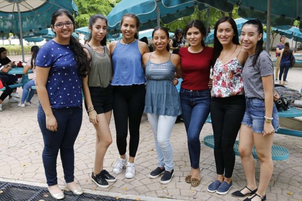 Contentos en el regreso a clases los alumnos del Tec de Monterrey