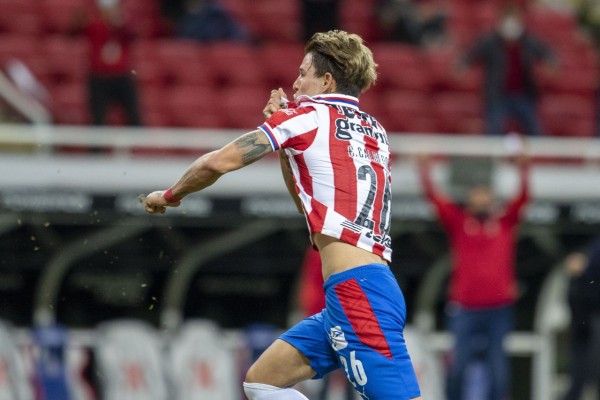 Christian Calderón entró de cambio para darle el triunfo a Chivas.