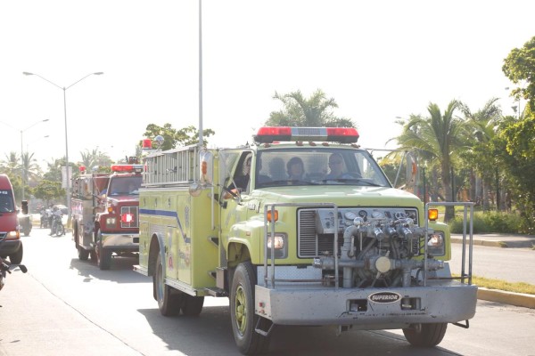 Rotarios de Canadá realizan desfile hacia el Centro de Convenciones
