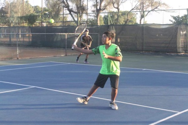 Armando Martínez Jr. y Diego Martínez derrotan a José Alonso Bernal y Tito Arias.