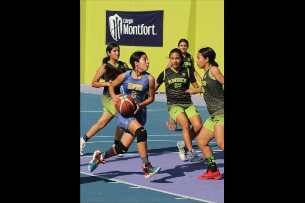 Instituto Pedagógico Hispanoamericano derrota al Colegio Andes en la final de la categoría Secundaria Femenil.