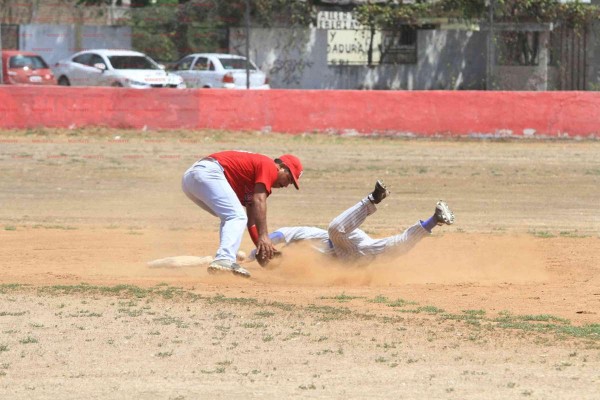 Sigue La Mejor con buena racha en el beisbol del Club Sarabia