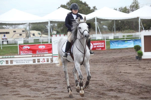 Uno de los competidores, durante su cabalgata.