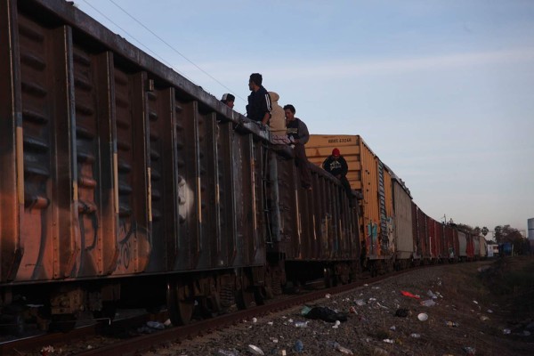 Pasiva la postura de México ante crisis humanitaria de la migración, critica Omar Lizárraga