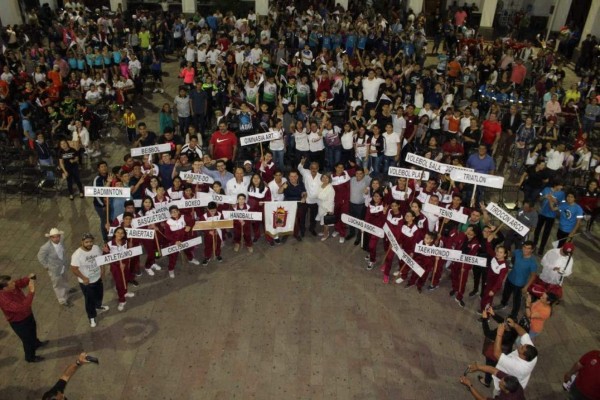 Abanderan a delegación de Culiacán que compite en Olimpiada Estatal 2019