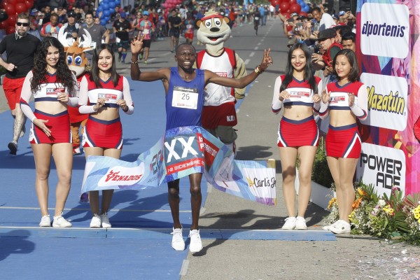 Keniatas hacen el 1-2 en la prueba de los 42K del Maratón Pacífico 2018